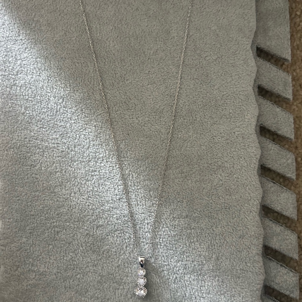 Elegant Silver Pendant Necklace